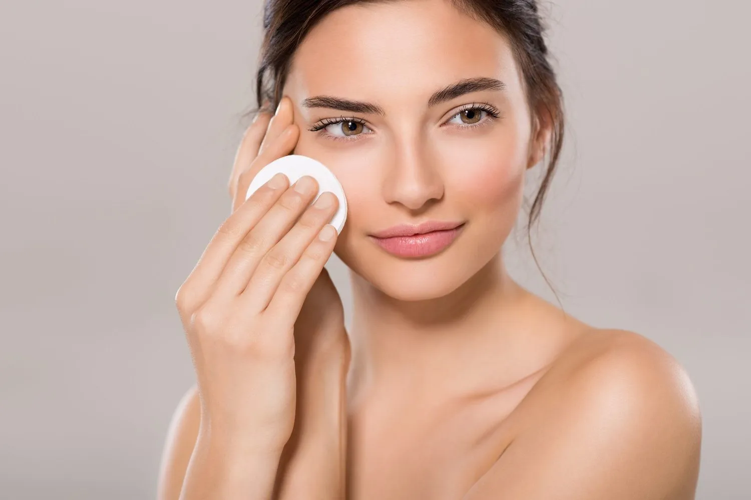 Tác dụng của nước hoa hồng: Làn da đẹp hoàn hảo