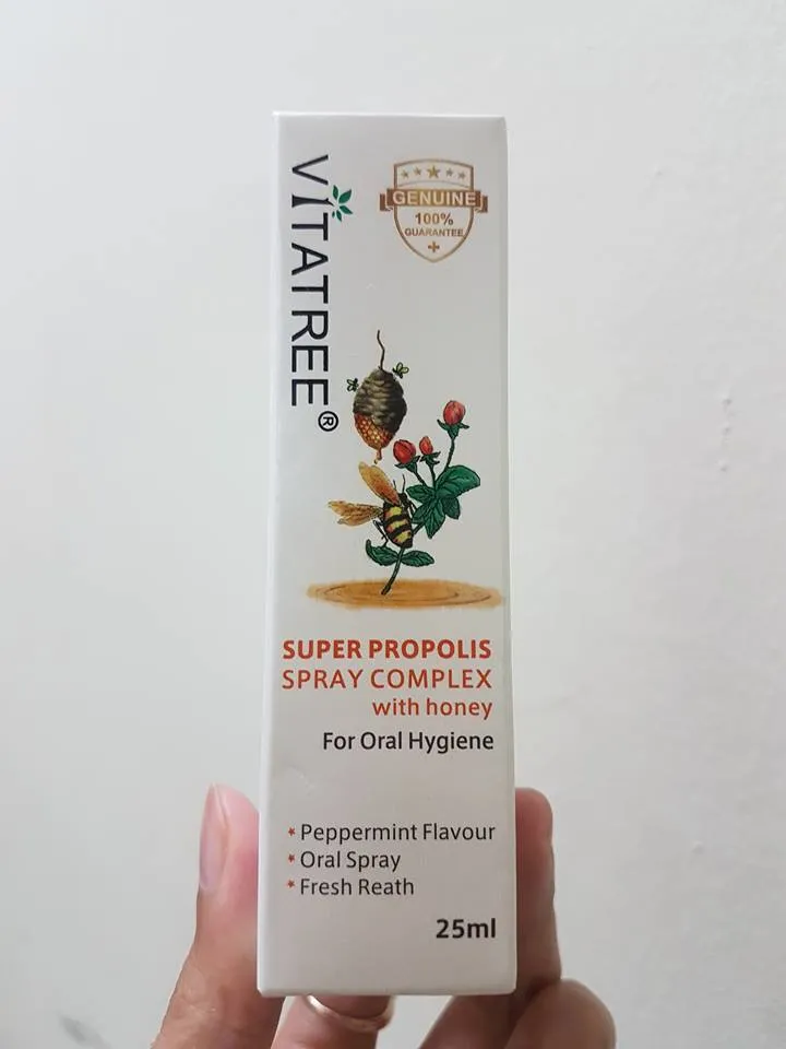 C&aacute;ch sử dụng xịt keo ong Vitatree kh&aacute; đơn giản