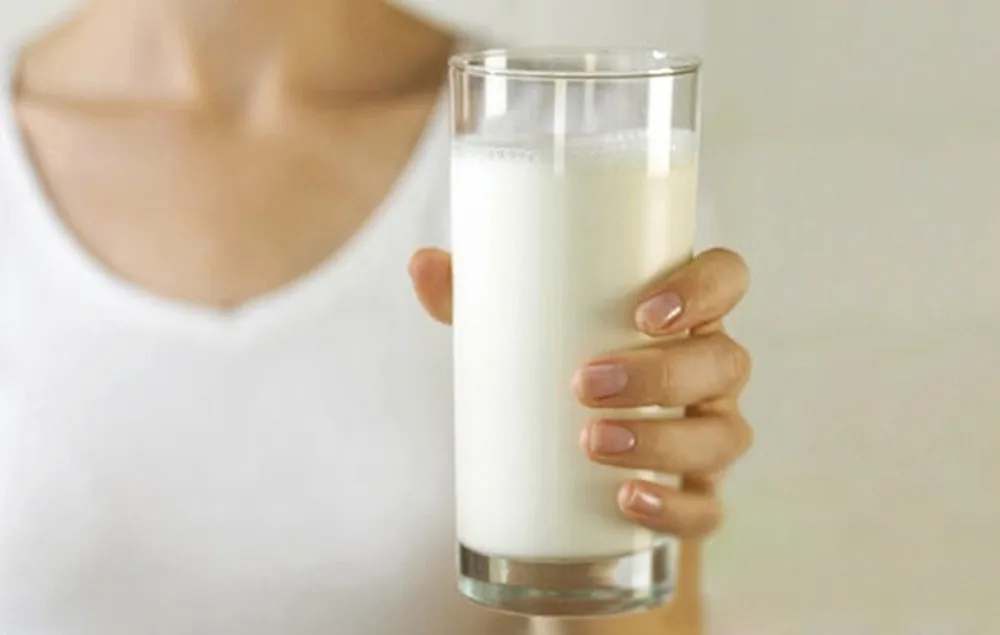 C&aacute;ch trị th&acirc;m n&aacute;ch tại nh&agrave; bằng sữa tươi