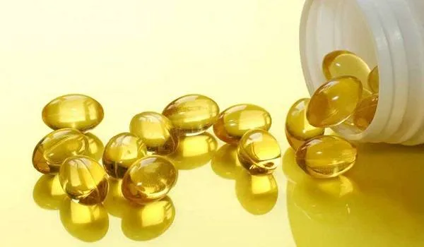 C&aacute;ch trị th&acirc;m n&aacute;ch tại nh&agrave; bằng vi&ecirc;n nang Vitamin E