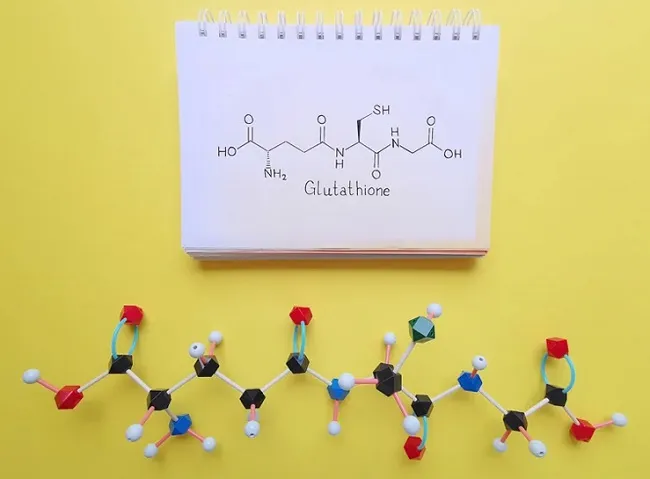 Glutathione c&oacute; trong th&agrave;nh phần vi&ecirc;n uống trắng da