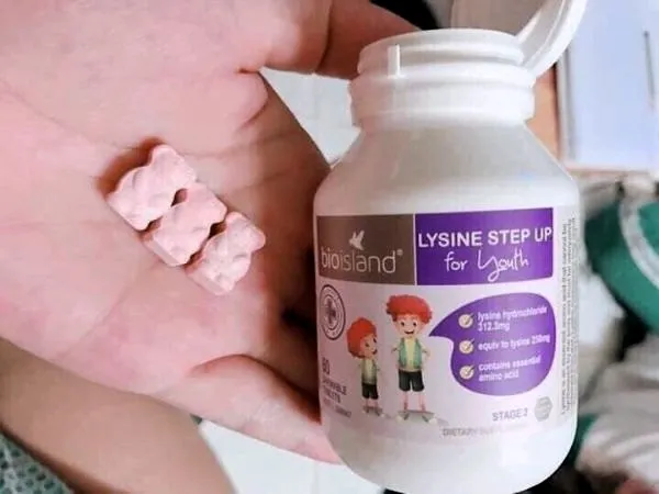 Bio Island Lysine Step Up For Youth l&agrave; vi&ecirc;n nhai, b&eacute; n&ecirc;n nhai kỹ trước khi nuốt