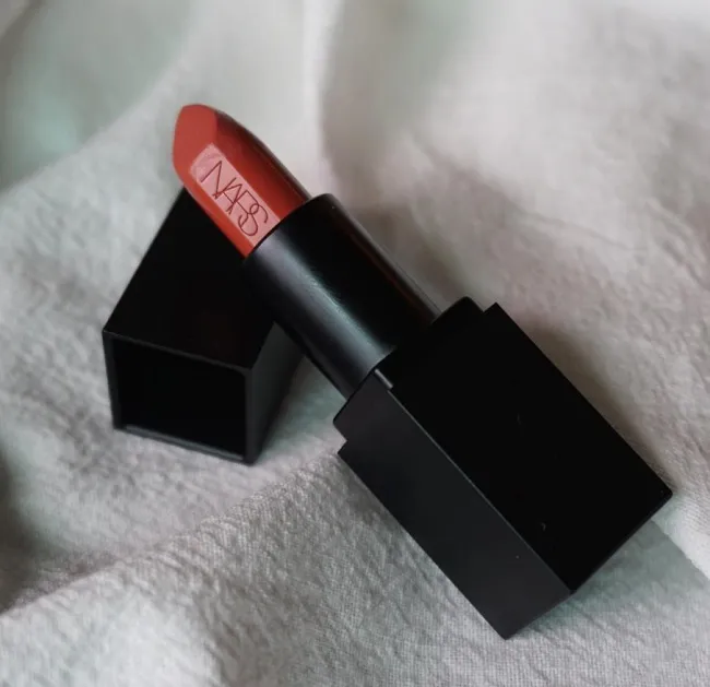 H&atilde;ng son Nars