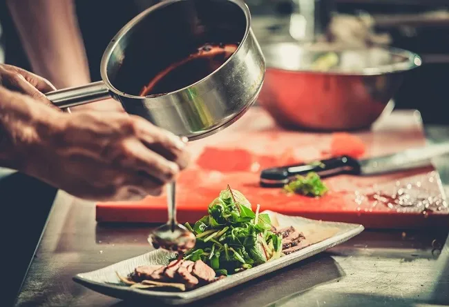 Bữa ăn do bạn chuẩn bị cho bạn g&aacute;i ng&agrave;y 8/3