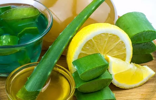 C&aacute;ch l&agrave;m xịt kho&aacute;ng nha đam v&agrave; nước chanh