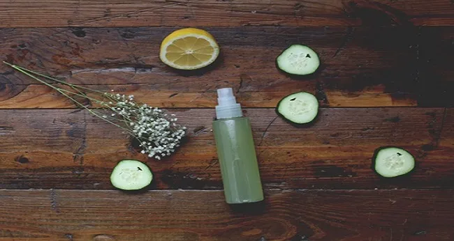 C&aacute;ch l&agrave;m xịt kho&aacute;ng từ dưa chuột v&agrave; chanh