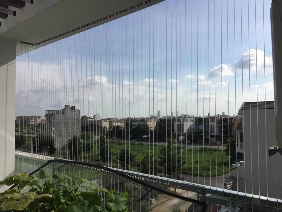 Lưới l&agrave;nh t&iacute;nh được sử dụng nhiều cho khu vực ban c&ocirc;ng, cầu thang gi&uacute;p bảo vệ trẻ em