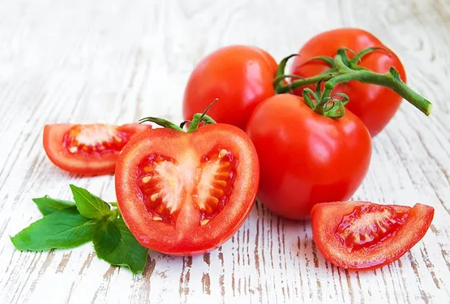 C&aacute;ch l&agrave;m trắng răng bằng c&agrave; chua