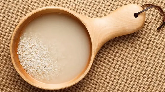 C&aacute;ch l&agrave;m trắng răng bằng nước vo gạo