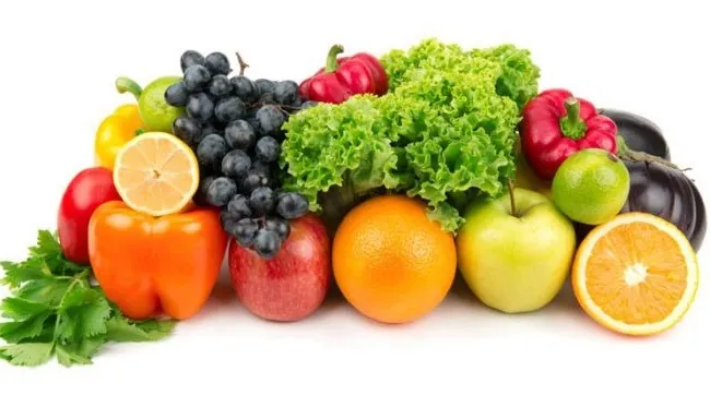 C&aacute;ch l&agrave;m trắng răng hiệu quả bằng rau xanh v&agrave; tr&aacute;i c&acirc;y