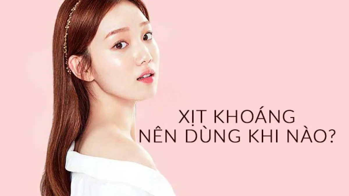 Xịt kho&aacute;ng n&ecirc;n d&ugrave;ng buổi s&aacute;ng sau khi ngủ dậy hoặc buổi tối trước khi đi ngủ