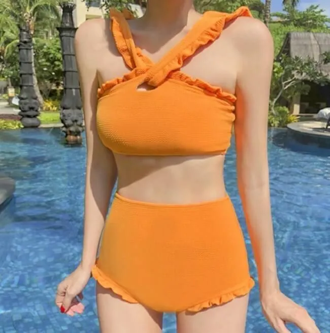 Mẫu bikini cạp cao 2 d&acirc;y xếp ly c&aacute;ch điệu