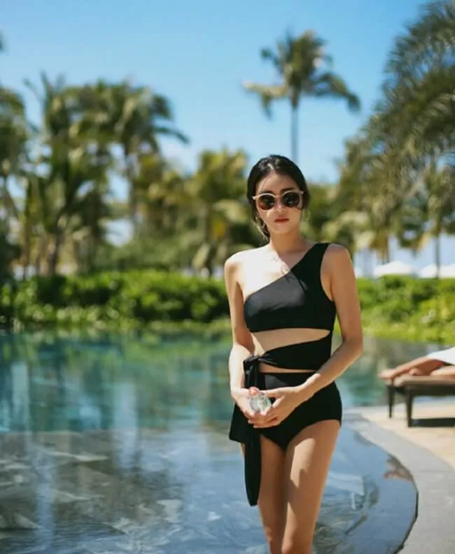 Monokini cột eo