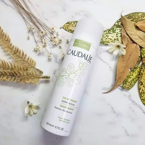 Xịt kho&aacute;ng Caudalie l&agrave;nh t&iacute;nh v&agrave; l&agrave;nh t&iacute;nh cho da