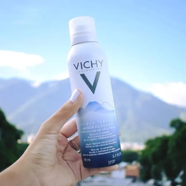 Xịt kho&aacute;ng cho da dầu Vichy