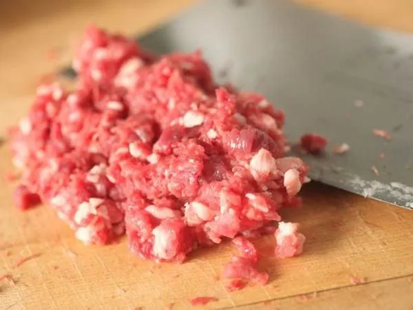 c&aacute;ch l&agrave;m pate cho m&egrave;o với nguy&ecirc;n liệu thịt b&ograve; 