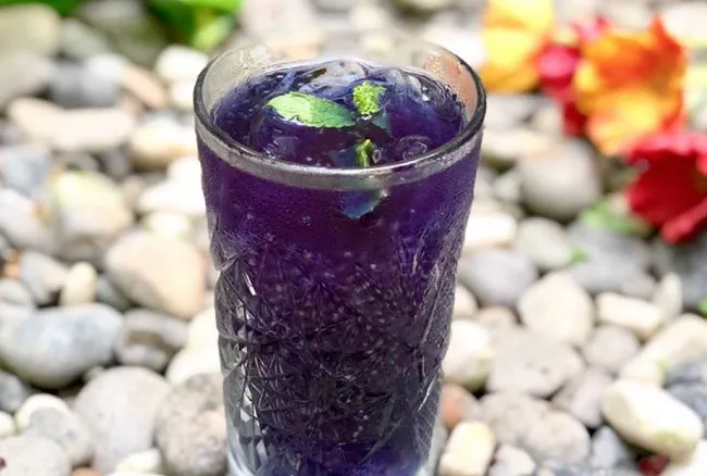C&aacute;ch pha tr&agrave; hoa đậu biếc hạt chia