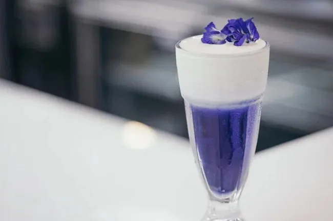 C&aacute;ch pha tr&agrave; hoa đậu biếc macchiato