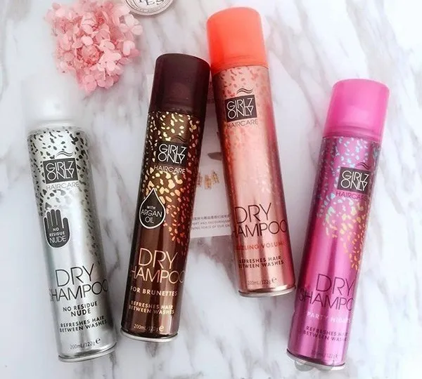 Dầu gội kh&ocirc; Girlz Only Dry Shampoo
