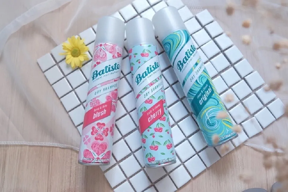 Dầu gội kh&ocirc; n&agrave;o tốt? Dầu gội kh&ocirc; Batiste l&agrave; một lựa chọn th&uacute; vị