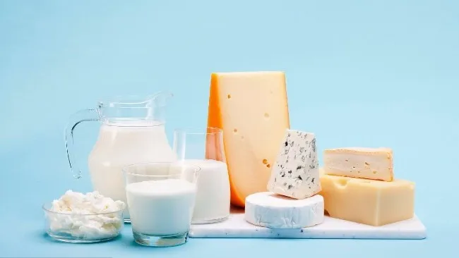 Cho con b&uacute; kh&ocirc;ng n&ecirc;n ăn g&igrave;? C&aacute;c sản phẩm từ bơ - sữa bởi c&oacute; thể g&acirc;y dị ứng cho trẻ