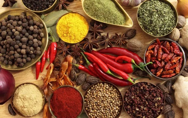 Cho con b&uacute; kh&ocirc;ng n&ecirc;n ăn g&igrave;? Đồ ăn cay n&oacute;ng n&ecirc;n tr&aacute;nh để kh&ocirc;ng ảnh hưởng đến việc sản xuất sữa cho con