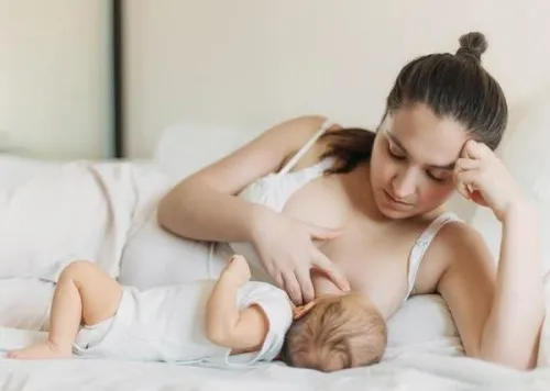 Một số điều ki&ecirc;ng kỵ mẹ n&ecirc;n nhớ trong thời kỳ cho con b&uacute;