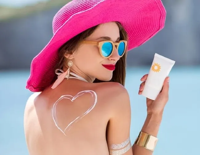 Kem chống nắng cho c&aacute;c hoạt động ngo&agrave;i trời n&ecirc;n c&oacute; chỉ số SPF từ 50 trở l&ecirc;n