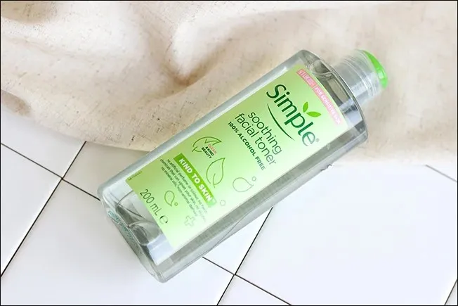 C&aacute;c bước skincare da mụn cần c&oacute; Toner Simple Kind To Skin