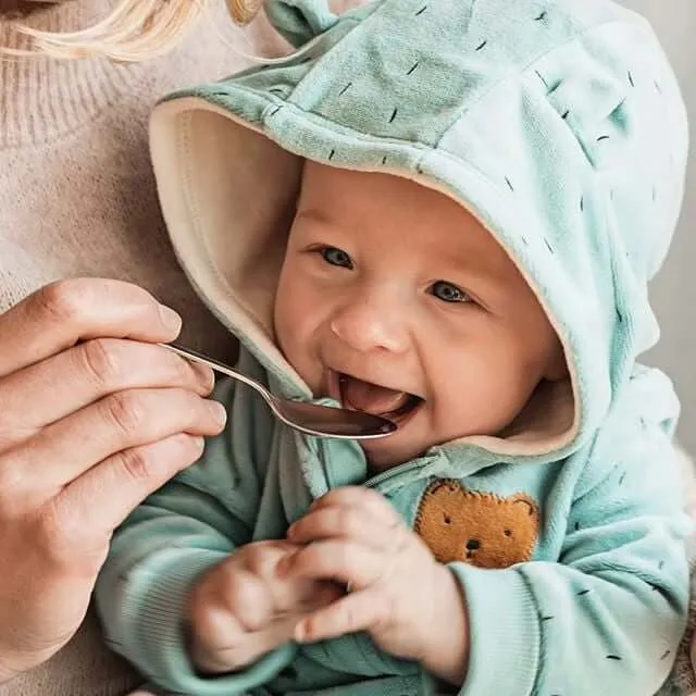 N&ecirc;n thực hiện sử dụng Biogaia cho trẻ sơ sinh với 5 giọt mỗi ng&agrave;y