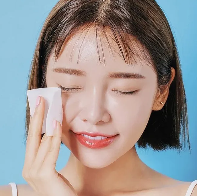 D&ugrave;ng nước hoa hồng c&oacute; cần rửa lại kh&ocirc;ng