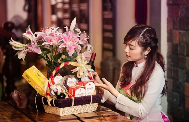 X&aacute;c định đối tượng tặng giỏ qu&agrave; Tết