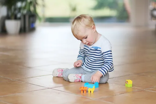C&aacute;c ti&ecirc;u ch&iacute; đ&aacute;nh gi&aacute; sự ph&aacute;t triển của trẻ qua từng giai đoạn