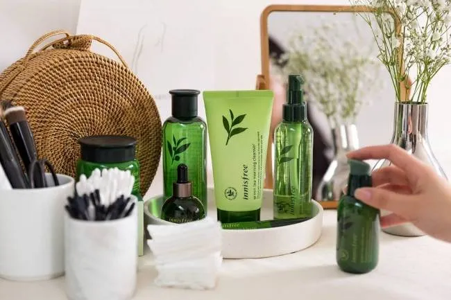 Thương hiệu Innisfree nổi tiếng trong ng&agrave;nh mỹ phẩm H&agrave;n Quốc