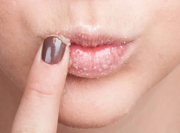 D&ograve;ng Son dưỡng v&agrave; Đường để tẩy da chết m&ocirc;i nhanh ch&oacute;ng