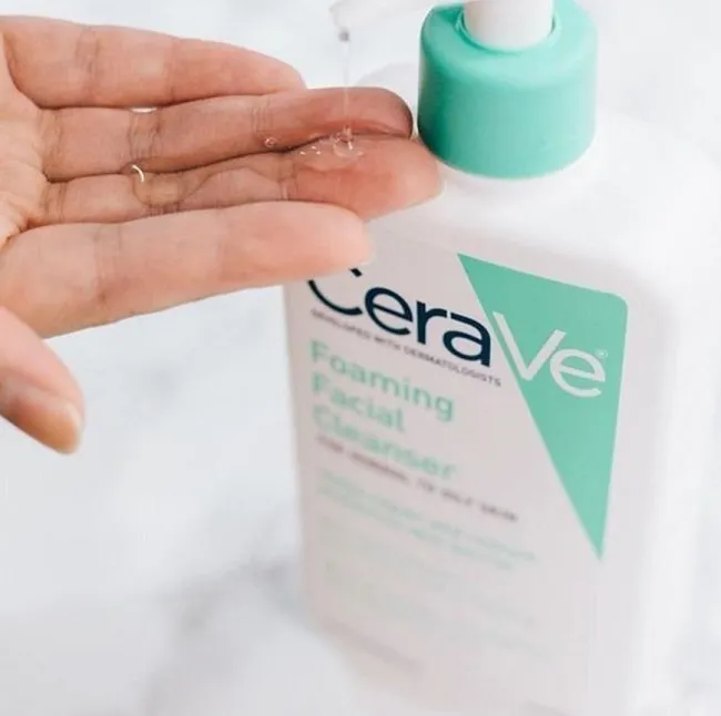 C&aacute;ch d&ugrave;ng sữa rửa mặt CeraVe cho da dầu mụn