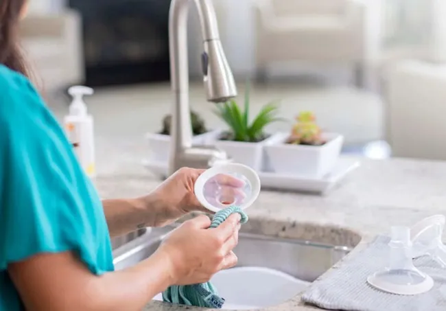C&aacute;ch vệ sinh m&aacute;y h&uacute;t sữa