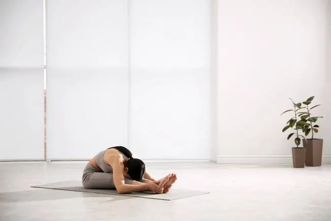 B&agrave;i tập Yoga Paschimottanasana d&agrave;nh cho c&aacute;c chị em 