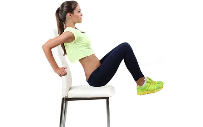 B&agrave;i tập vận động với ghế đối với những người bận rộn