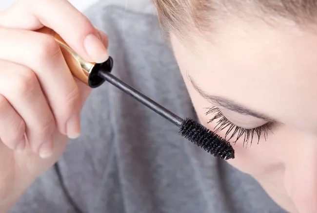 C&aacute;c bước trang điểm - Bước 8 - Chuốt Mascara
