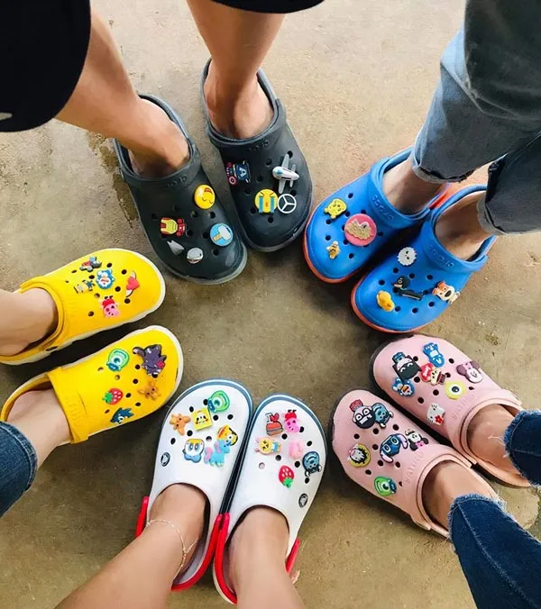 D&eacute;p crocs đi biển cho nữ c&aacute; t&iacute;nh