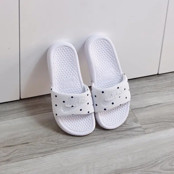 D&eacute;p cho nữ Nike Benassi Unite Totale M&agrave;u Trắng đẹp