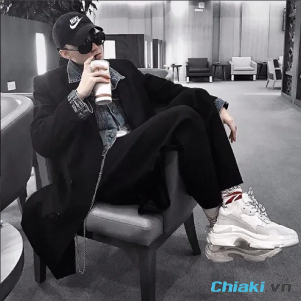 Gi&agrave;y đ&ocirc;i đẹp cho t&igrave;nh nh&acirc;n Balenciaga Triple S ấn tượng