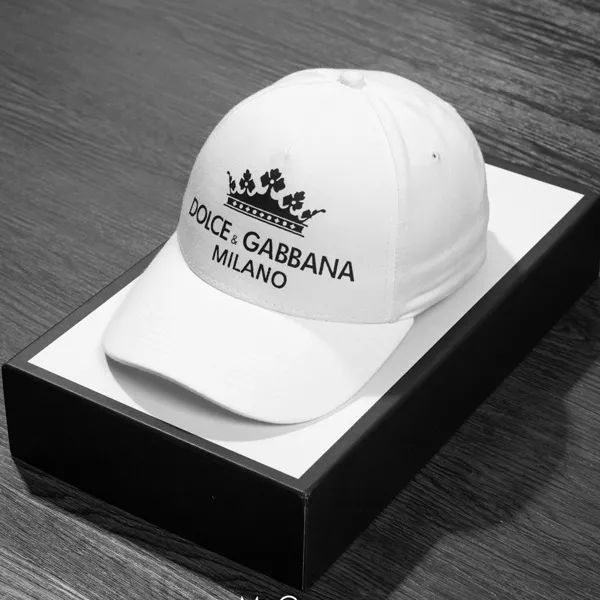 Mũ lưỡi trai đến từ thương hiệu Dolce & Gabbana đẹp