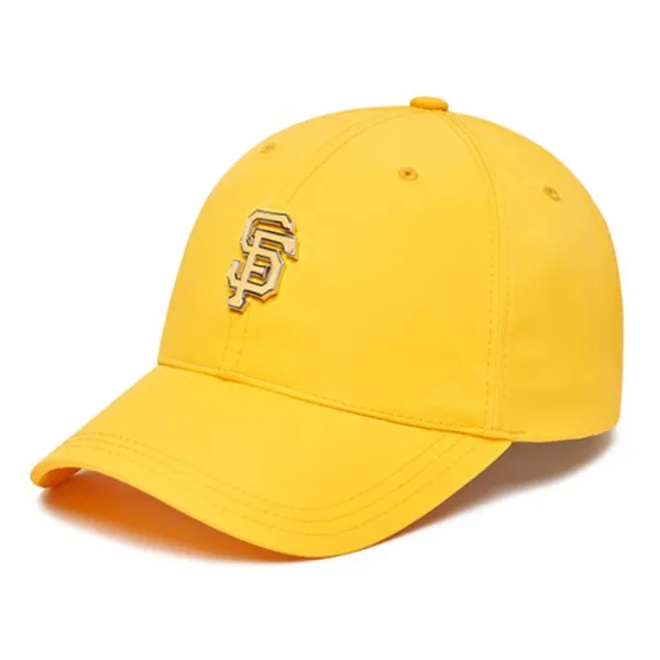 con g&aacute;i đội mũ lưỡi trai MLB c&aacute; t&iacute;nh