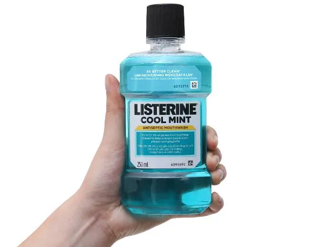 Nước s&uacute;c miệng Listerine Cool Mint gi&uacute;p thơm miệng