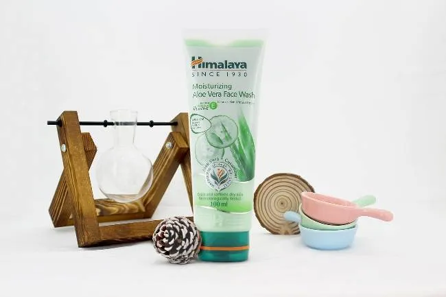 Sữa rửa mặt Himalaya d&agrave;nh cho da kh&ocirc;