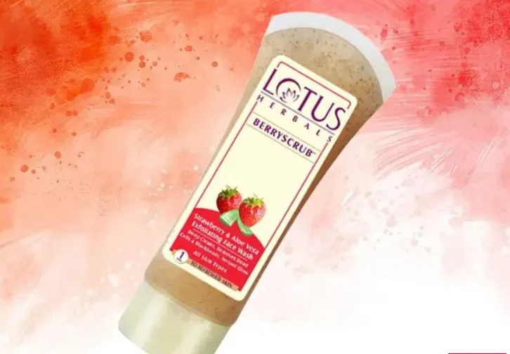Sữa rửa mặt tẩy tế b&agrave;o chết Lotus Herbal Berry Scrub d&acirc;u v&agrave; nha đam
