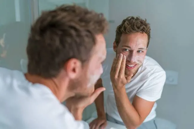 Nam giới c&oacute; một l&agrave;n da khỏe v&agrave; s&aacute;ng sẽ mang tới cho bạn nhiều cơ hội