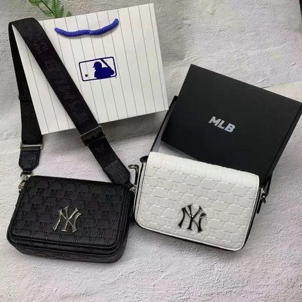C&aacute;ch check t&uacute;i MLB fake v&agrave; t&uacute;i MLB real qua chất liệu